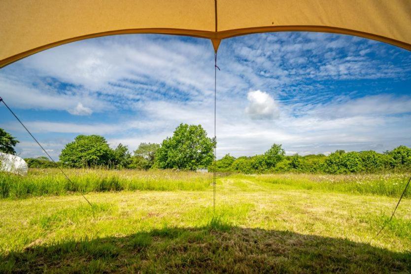 Red Clover At Blanca'S Bell Tents Villa Ringstead  Kültér fotó